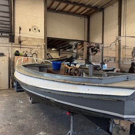 Van onze stalen werkvlet 'de Assistent' het schilderwerk gerenoveerd.