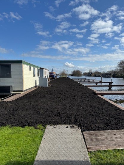 Gedeelte akker van onze jachthaven nog onder constructie per maart, april 2024