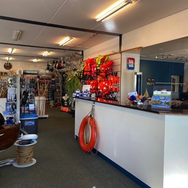 Van Heusden Watersport winkel 10.jpg